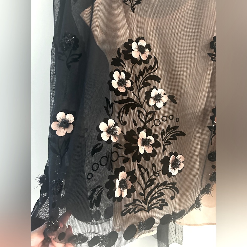 RED VALENTINO NEW!! Black Pink Floral
Embroidered Tulle Top With Camisole - Picture 2 of 7